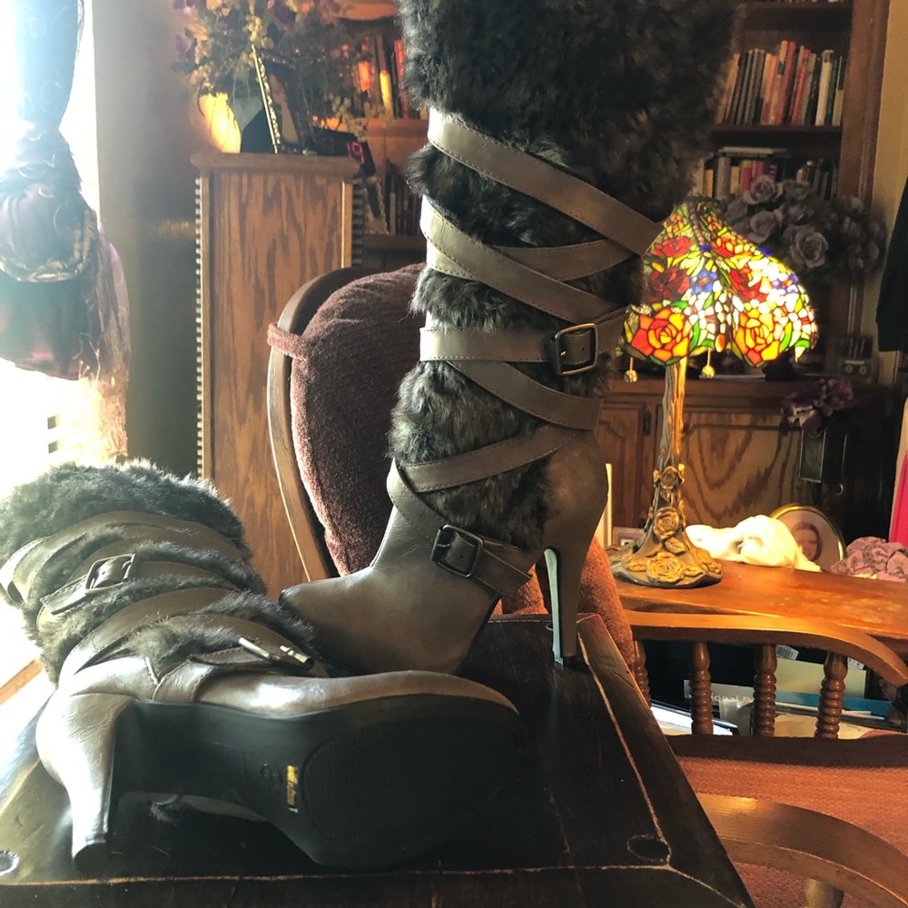 Boots - Picture 3 of 3